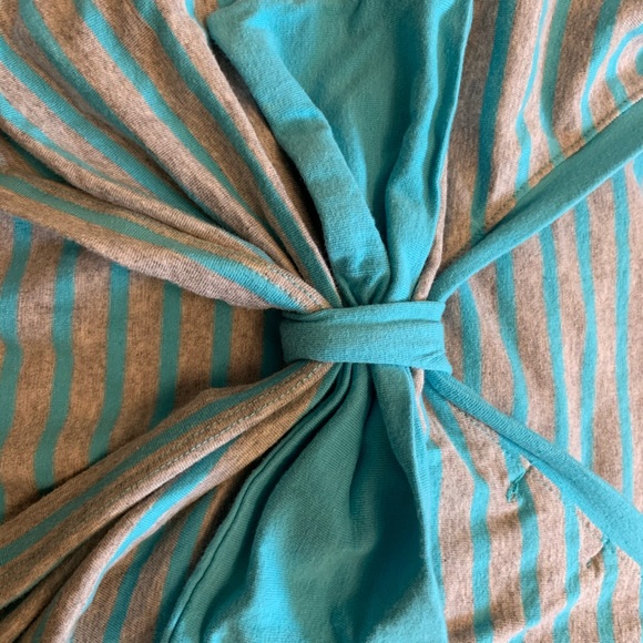 Crop Top with Bow in Back - Picture 3 of 3